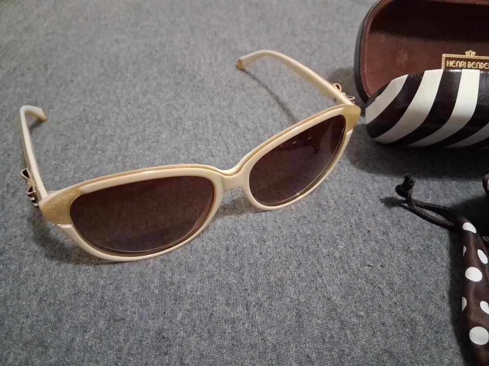 Henri Bendel HB514S Bendel Bow Cream Sunglasses w/ Striped Case Cloth (Read)